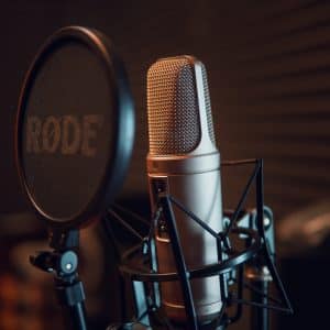 Comédien pour voix off : en quoi cela consiste ?
