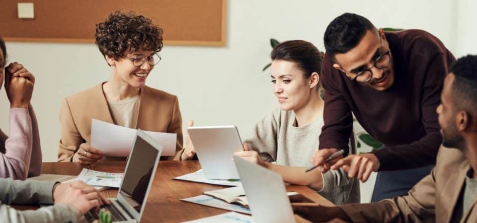Transformation digitale et compétences IA: ce que les entreprises B2B doivent mettre en place dès maintenant