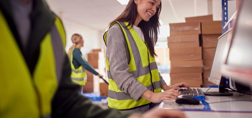 Améliorer la performance logistique : les solutions à privilégier dans l&rsquo;industrie